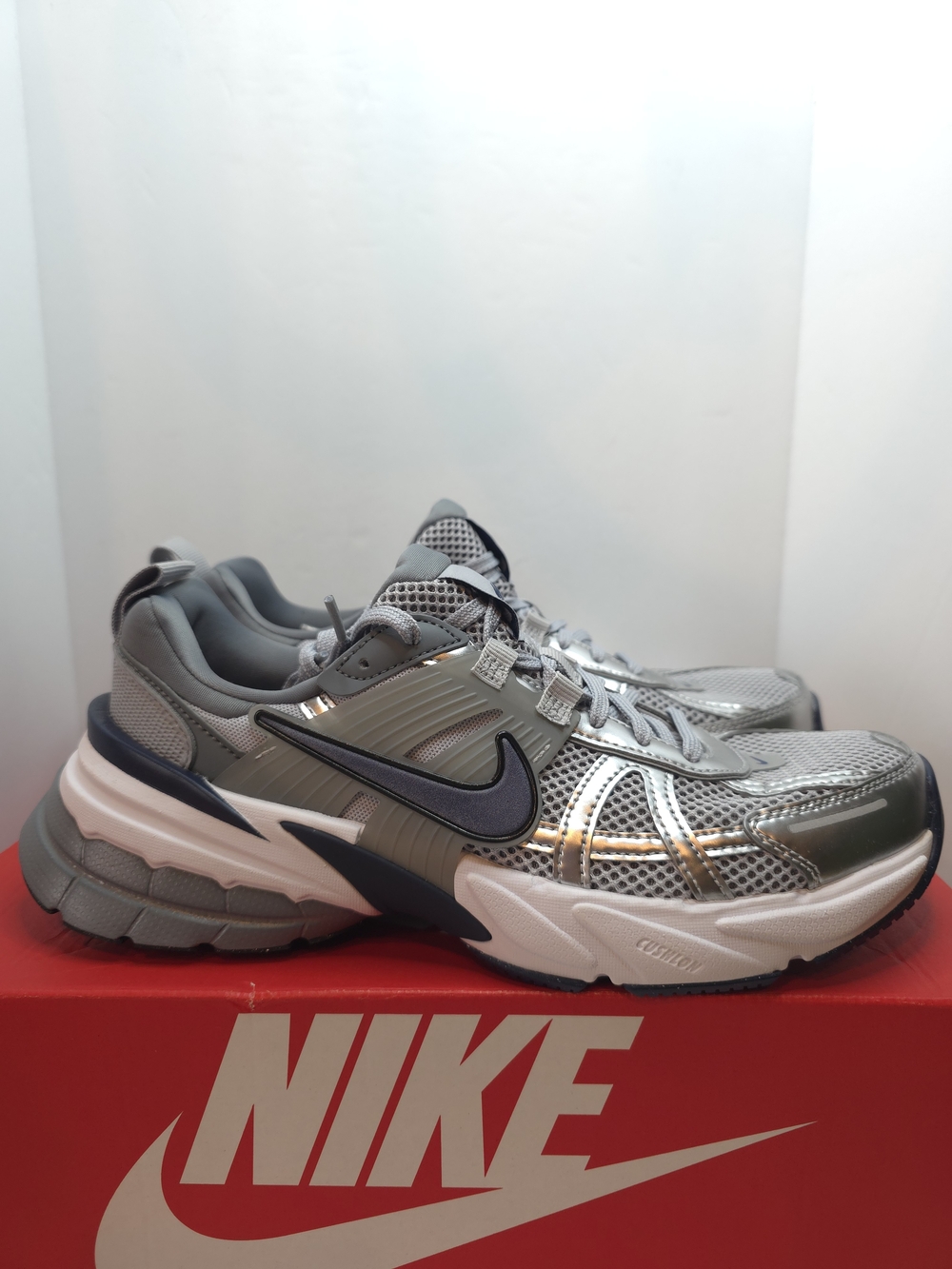 NIKE V2K Run 'Wolf Grey/Midnight Navy' Mens 8 Womans 9.5
